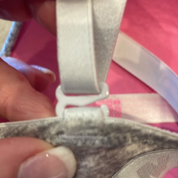 2 Victoria Secret Pink Bras - size 32D - adjustable straps for crossover back. - Picture 8 of 9